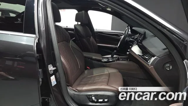 BMW 5-Series 2018 thumb 10