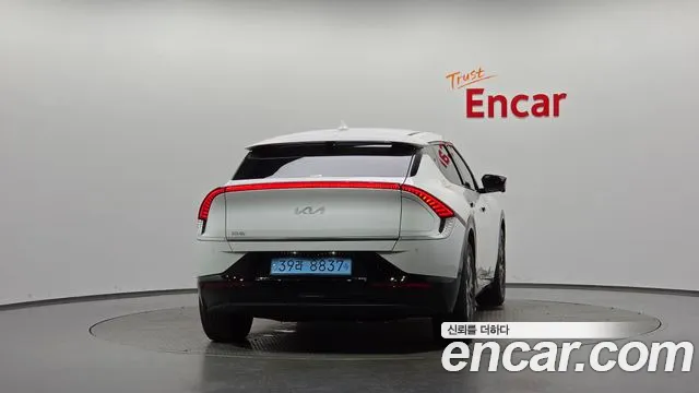 Kia EV6 2023 thumb 3