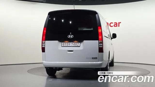 Hyundai Staria 2024 thumb 4