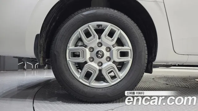 Hyundai Staria 2024 thumb 5