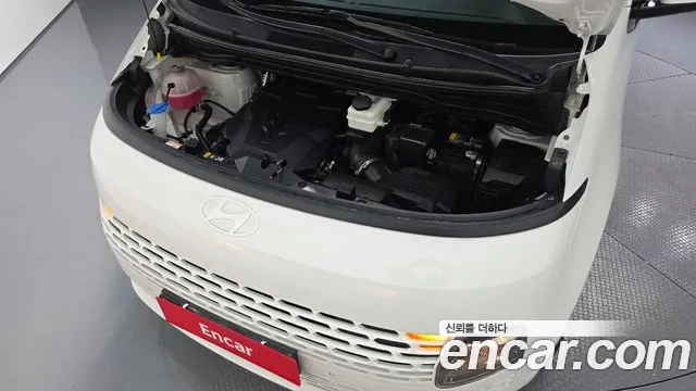 Hyundai Staria 2024 thumb 6