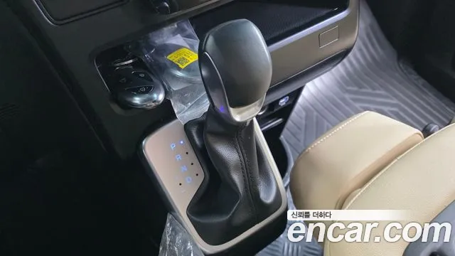 Hyundai Staria 2024 thumb 9
