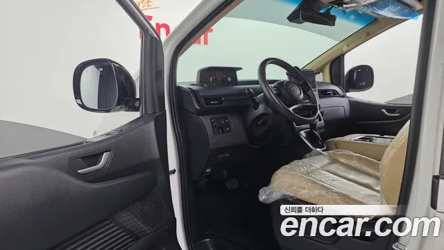 Hyundai Staria 2024 thumb 10