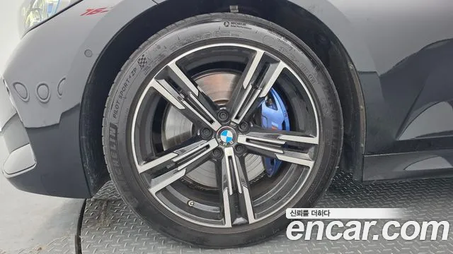 BMW 3-Series 2024 thumb 5