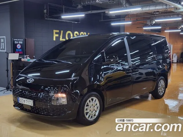 Hyundai Staria 2023 thumb 2
