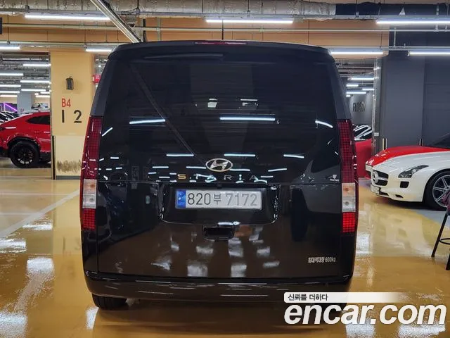Hyundai Staria 2023 thumb 4