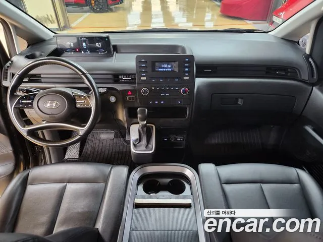 Hyundai Staria 2023 thumb 6