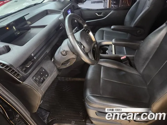 Hyundai Staria 2023 thumb 7
