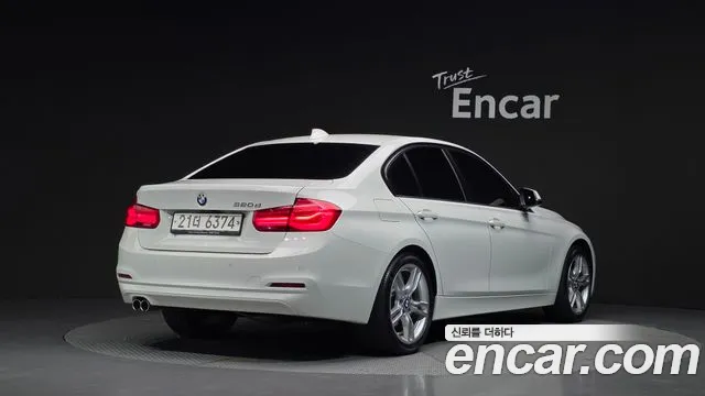 BMW 3-Series 2018 thumb 2
