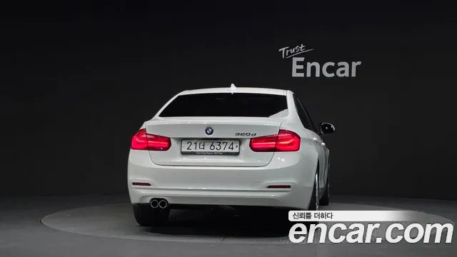 BMW 3-Series 2018 thumb 4