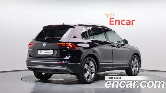 Volkswagen Tiguan 2018 thumb 2