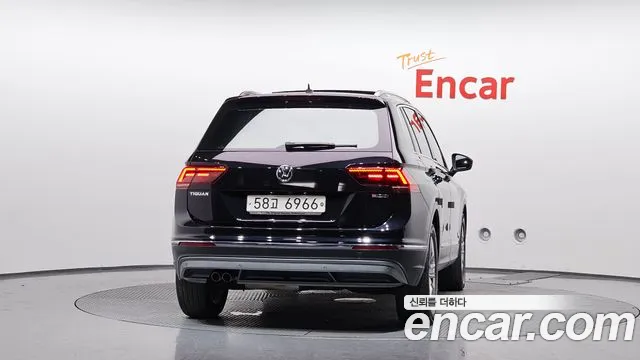 Volkswagen Tiguan 2018 thumb 4