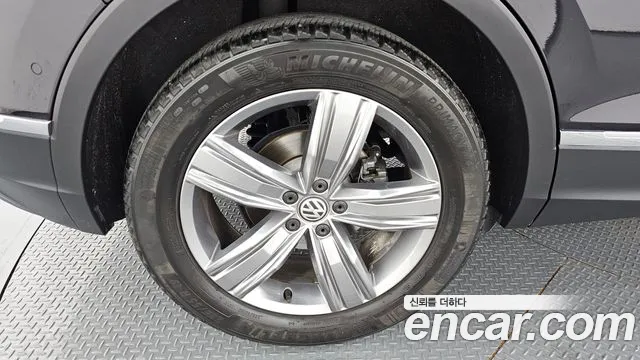 Volkswagen Tiguan 2018 thumb 5