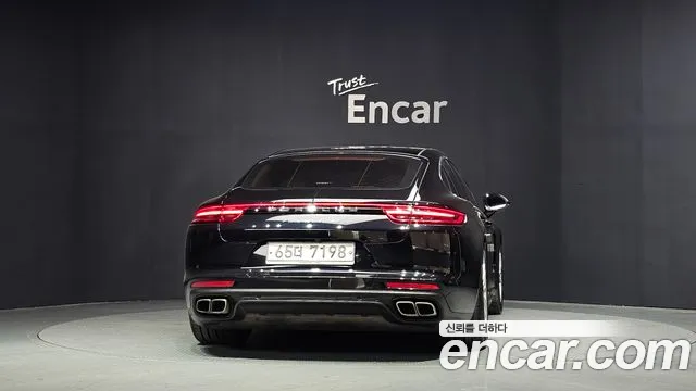 Porsche Panamera 2017 thumb 4