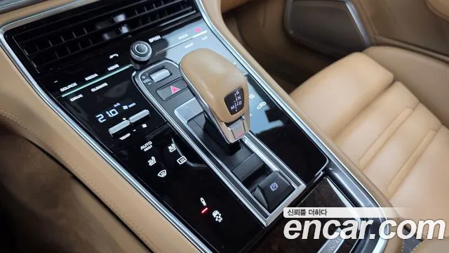 Porsche Panamera 2017 thumb 9
