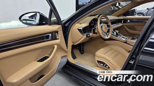Porsche Panamera 2017 thumb 10