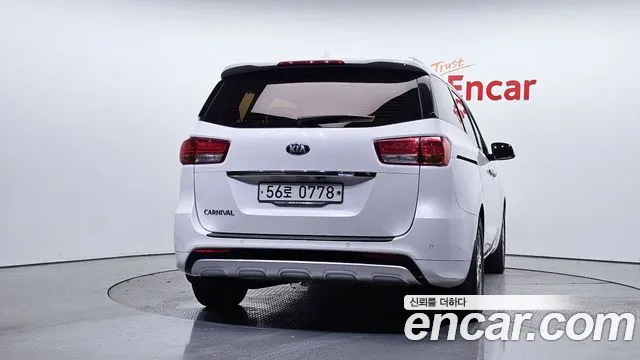 Kia Carnival 2017 thumb 4