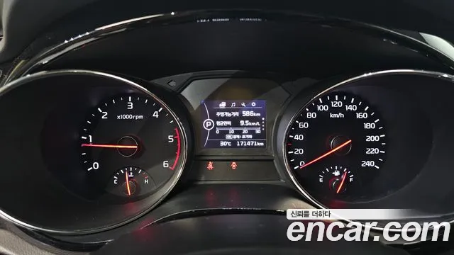 Kia Carnival 2017 thumb 8