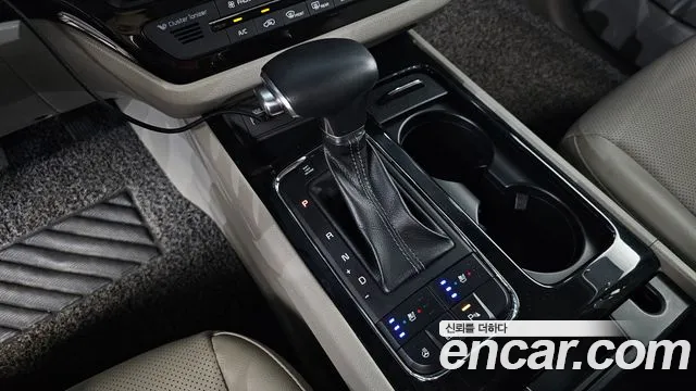 Kia Carnival 2017 thumb 9