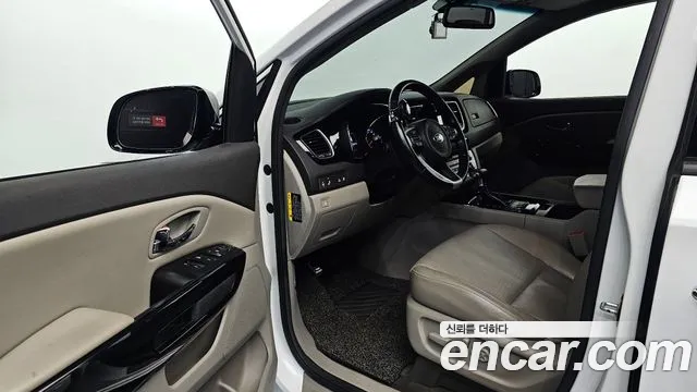 Kia Carnival 2017 thumb 10
