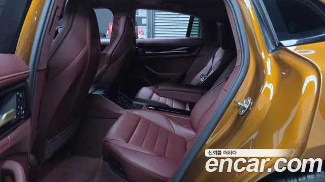 Porsche Panamera 2025 thumb 12