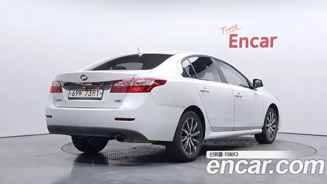 Renault-KoreaSamsung SM5 2015 thumb 2