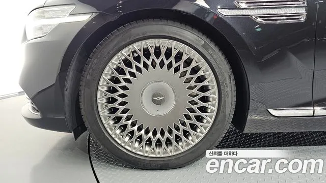 Genesis G90 2018 thumb 4