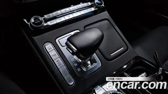Genesis G90 2018 thumb 8