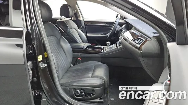Genesis G90 2018 thumb 11