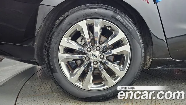 Kia Carnival 2016 thumb 5