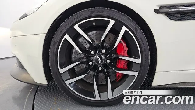 Astonmartin Vanquish 2015 thumb 5