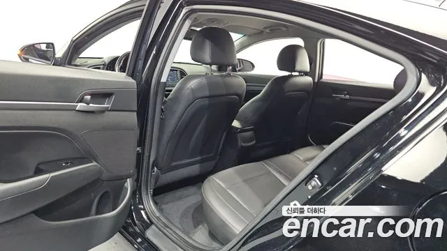 Hyundai Avante 2017 thumb 12