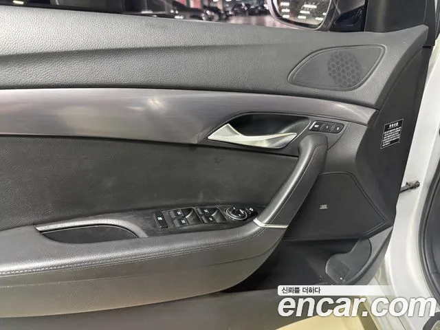 Hyundai i40 2012 thumb 6