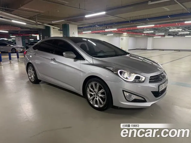 Hyundai i40 2012 thumb 12