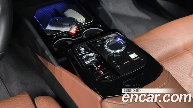 BMW 5-Series 2024 thumb 9