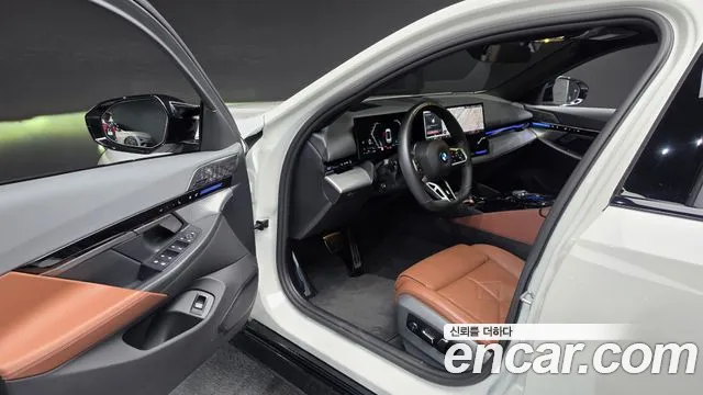BMW 5-Series 2024 thumb 10