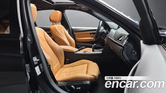 BMW 3-Series 2018 thumb 11