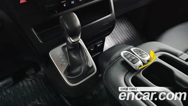 Hyundai Staria 2024 thumb 9