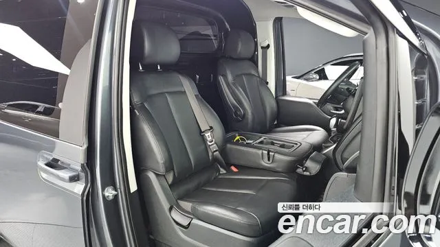 Hyundai Staria 2024 thumb 11