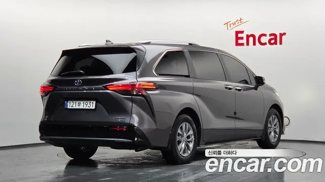 Toyota Sienna 2023 thumb 2