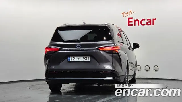 Toyota Sienna 2023 thumb 4