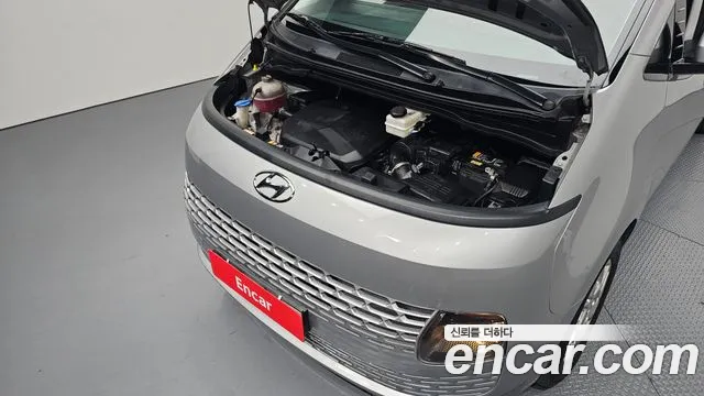 Hyundai Staria 2023 thumb 6
