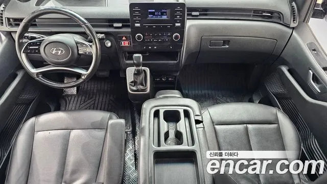 Hyundai Staria 2023 thumb 7