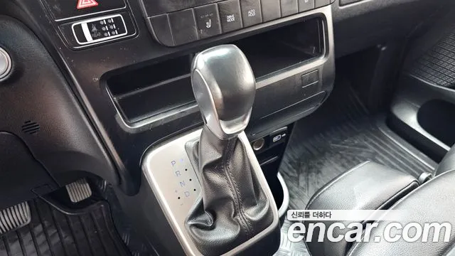 Hyundai Staria 2023 thumb 9