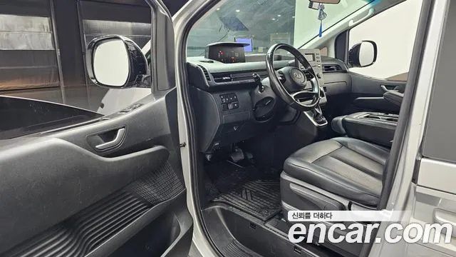 Hyundai Staria 2023 thumb 10