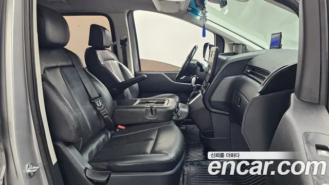 Hyundai Staria 2023 thumb 11