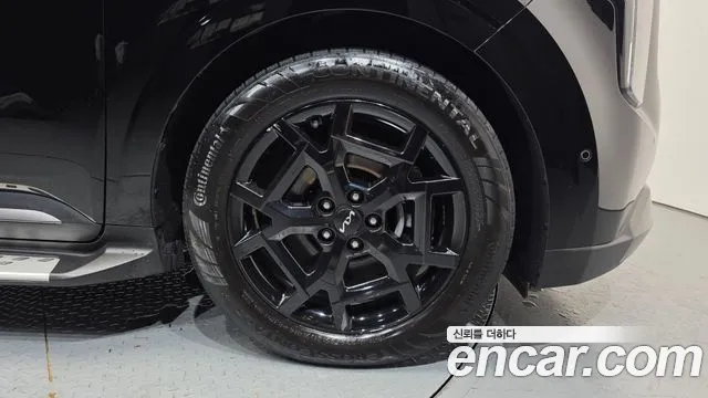 Kia Carnival 2023 thumb 5