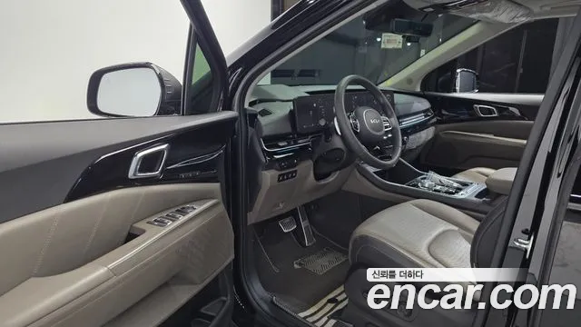Kia Carnival 2023 thumb 10