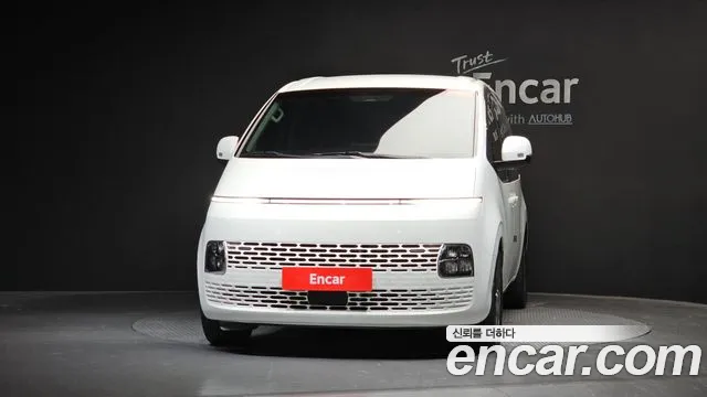 Hyundai Staria 2024 thumb 2
