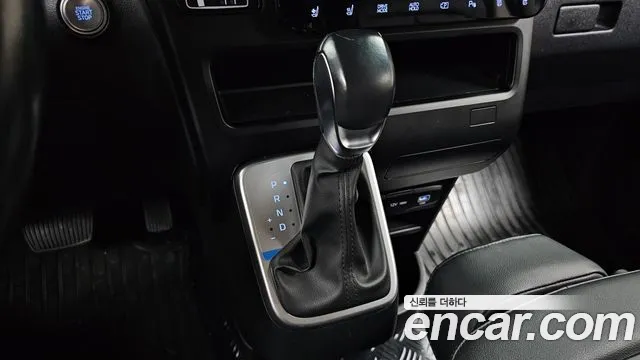 Hyundai Staria 2024 thumb 8